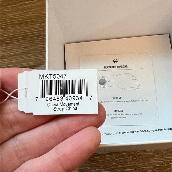 Michael Kors Access Gen 4 Runway Smartwatch Rose Gold. - Picture 3 of 6